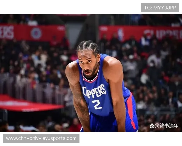 NBA球星大帽扇飞篮球，吓得对手倒退三步